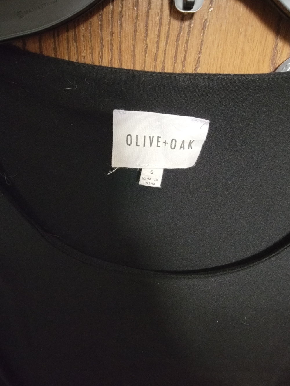 Olive & Oak Black Crop Top - Picture 2 of 3